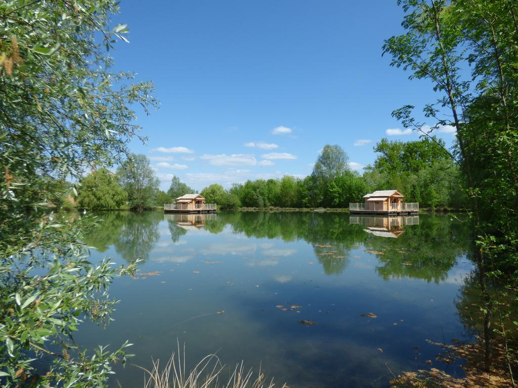 فندق Douzainsفي  Cabanes Flottantes Du Lac De Pelisse المظهر الخارجي الصورة