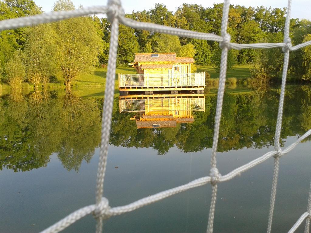 فندق Douzainsفي  Cabanes Flottantes Du Lac De Pelisse المظهر الخارجي الصورة