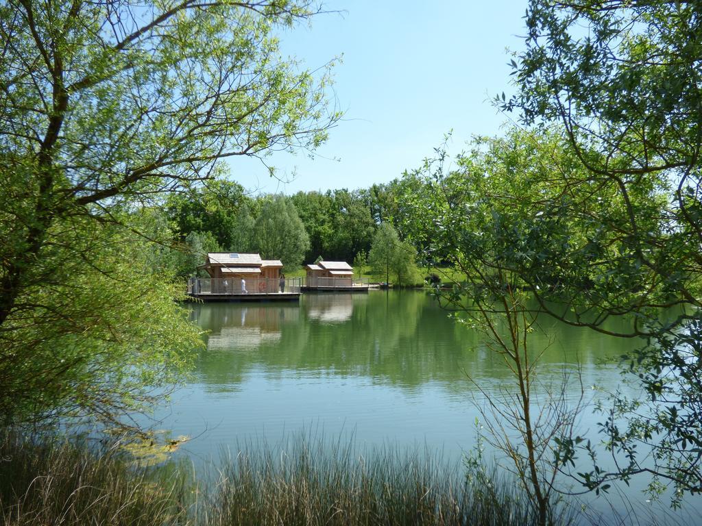 فندق Douzainsفي  Cabanes Flottantes Du Lac De Pelisse المظهر الخارجي الصورة
