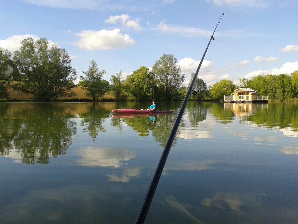 فندق Douzainsفي  Cabanes Flottantes Du Lac De Pelisse المظهر الخارجي الصورة