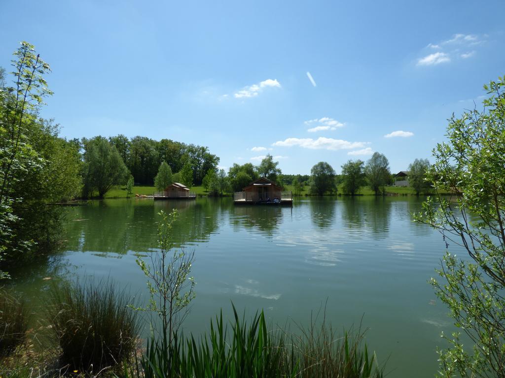 فندق Douzainsفي  Cabanes Flottantes Du Lac De Pelisse المظهر الخارجي الصورة