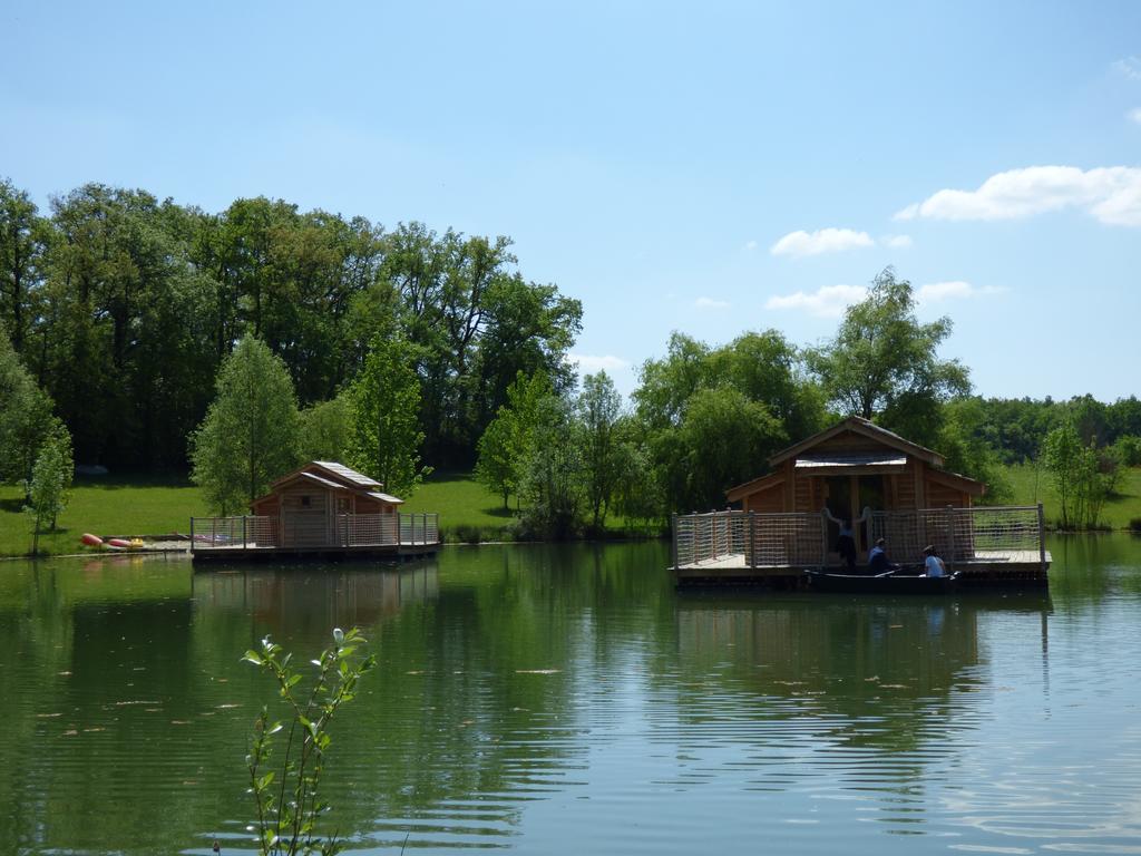 فندق Douzainsفي  Cabanes Flottantes Du Lac De Pelisse المظهر الخارجي الصورة