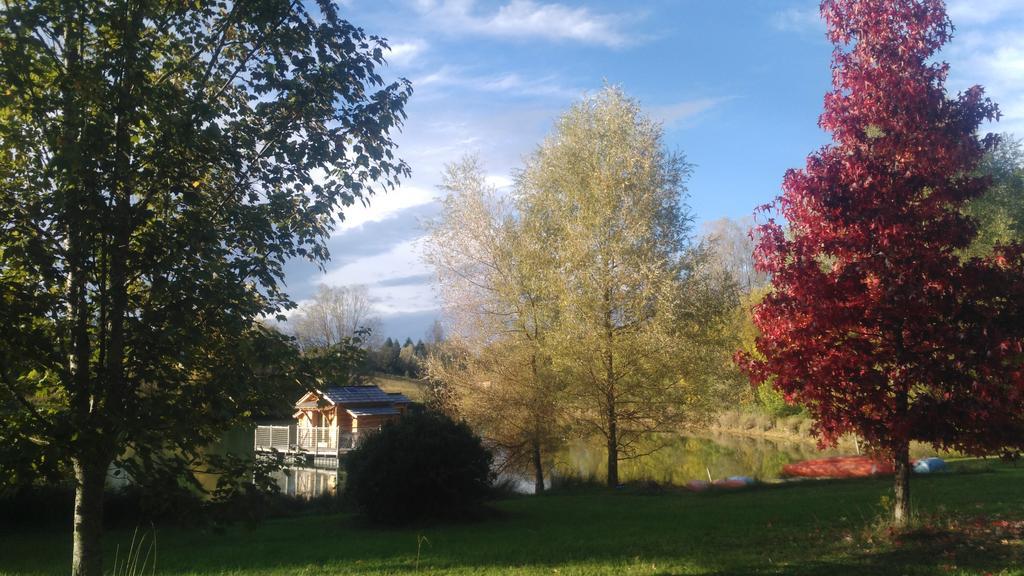 فندق Douzainsفي  Cabanes Flottantes Du Lac De Pelisse المظهر الخارجي الصورة