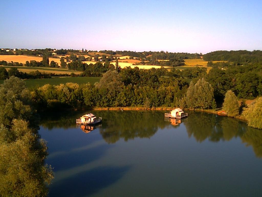 فندق Douzainsفي  Cabanes Flottantes Du Lac De Pelisse المظهر الخارجي الصورة