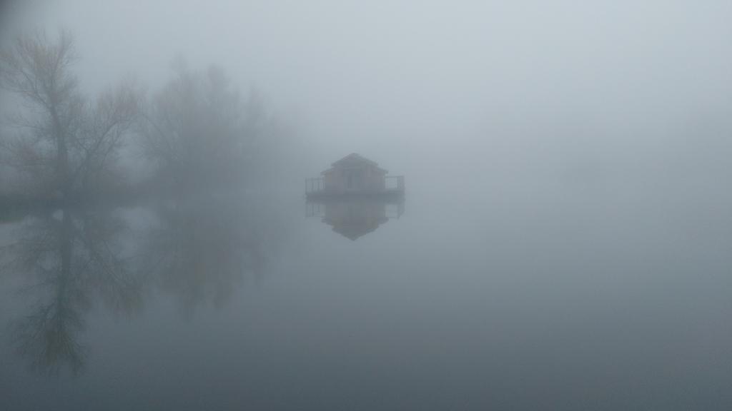فندق Douzainsفي  Cabanes Flottantes Du Lac De Pelisse المظهر الخارجي الصورة